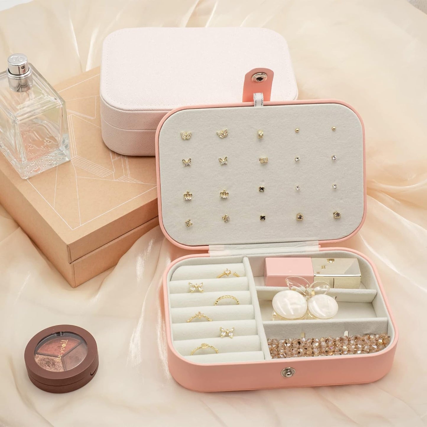 Caja de almacenamiento para joyas de viaje para mujeres y niñas, almacenamiento de 2 niveles para anillos, pendientes, collares, pulseras, todo en uno, pequeña caja de joyería portátil (rosa)